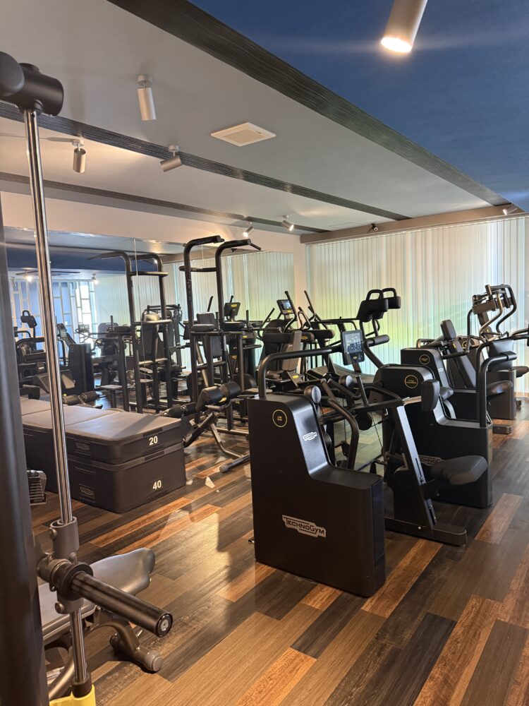 なぜ、練習量を変えずに飛距離が伸びたのか？答えは「スイング」ではなく「身体」にありました。